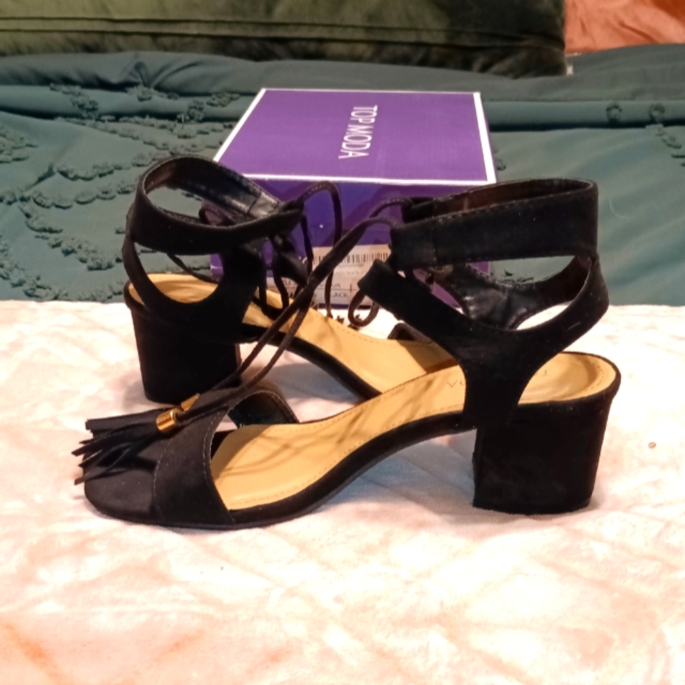 Top moda woman's heels NIB